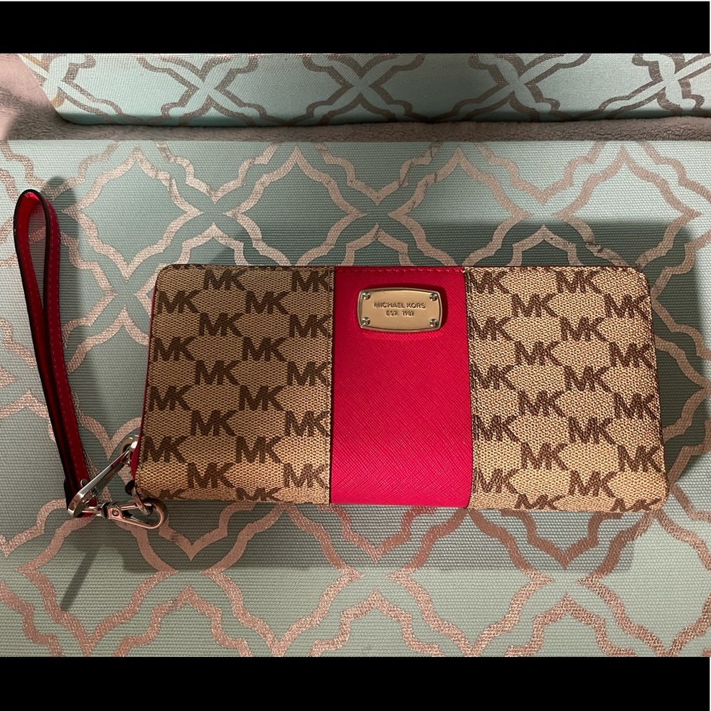 Michael Kors wristlet wallet